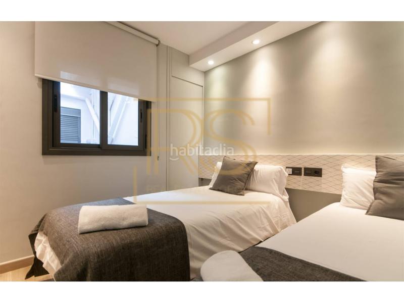 Foto fc4f5ee6-dc09-463c-8c2d-33cde2ecc69a. Alquiler piso en carretes 21 piso de 3 habitaciones ciutat vella en Barcelona