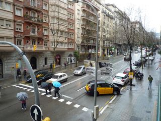 Rent Flat in Putget - Farró. Bonito piso de 198 m² en calle balmes con plaça joaquín folguera