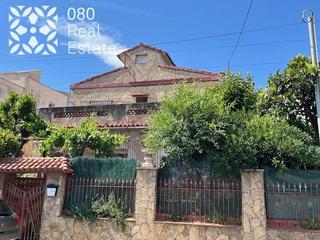 Haus in Sant Vicenç dels Horts. Chalet segregado oficialmente en 2 viviendas