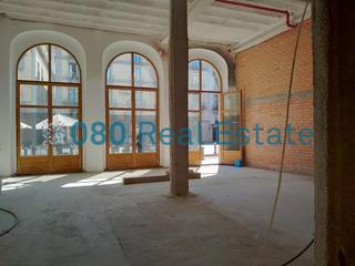 Lloguer Local Comercial  Carrer ample. Enblemático local a pie de calle en ciutat vella