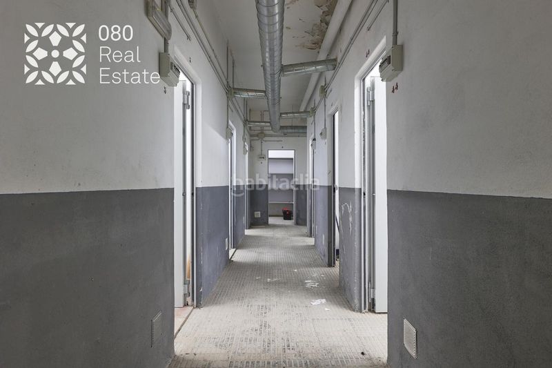 Foto aaf9fa00-b861-42f7-b9e1-e41db41c6d80. Local comercial a Sant Antoni Barcelona