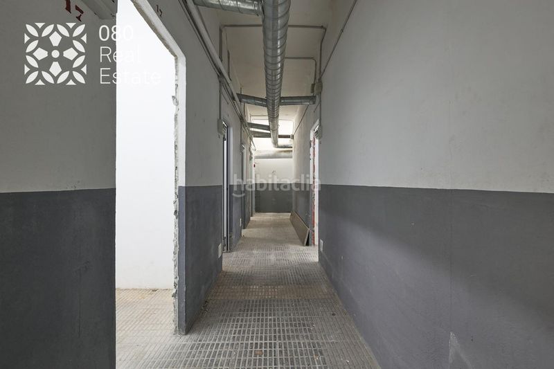 Foto aecbbbe2-be80-4e19-8c76-9bf6bbf73cd8. Local comercial a Sant Antoni Barcelona