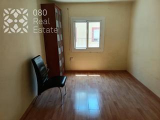 Etagenwohnung  Carrer de briquets. Piso en venta de 50 m2 cerca metro roquetas