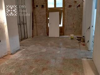 Appartement  Carrer de la portaferrissa. Bonito piso a reformar con múltiples posibilidades