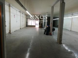 Local commercial à Ca n'Oriac. Local de 245 m² totalmente diáfano, con 2 persianas de 3,25 con