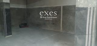 Aparcament cotxe a Centre. Parking de 14m², en el centro, a pocos metros de la plaça major