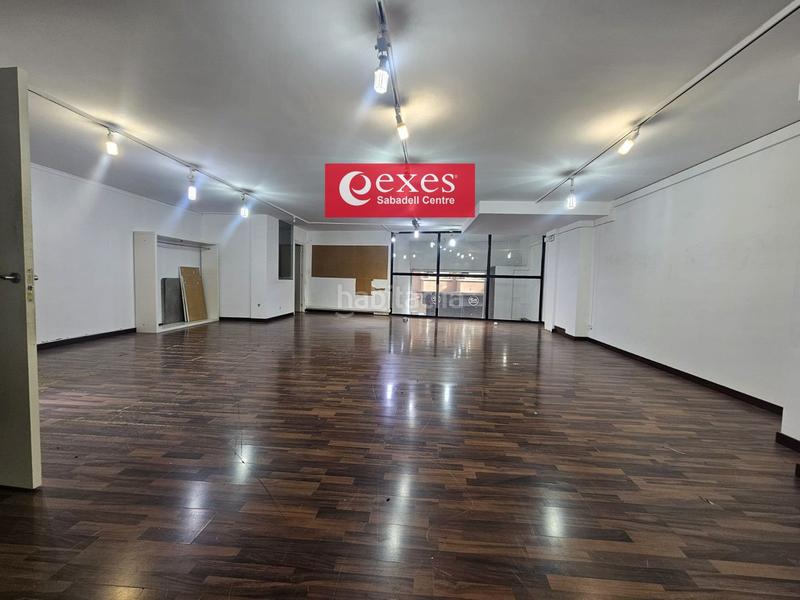 Foto 3bcc4a91-3577-459b-80ea-1e988e41822e. Alquiler local comercial fantástico local en el centro al lado de plaça de làngel! en Sabadell