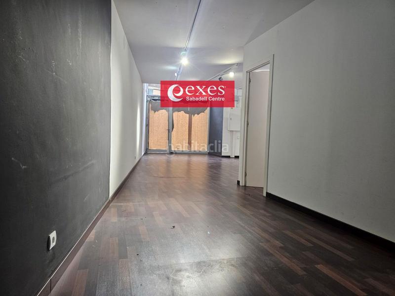 Foto 3e7dc053-de77-4a97-bdb7-ec9b32675f55. Alquiler local comercial fantástico local en el centro al lado de plaça de làngel! en Sabadell