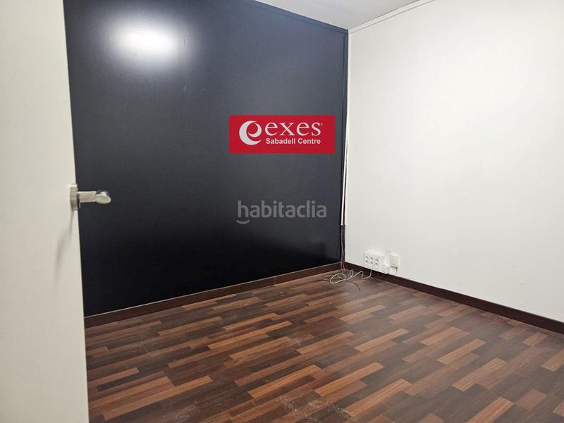 Foto c19bb35e-99e7-4e26-888a-f07d8677774f. Alquiler local comercial fantástico local en el centro al lado de plaça de làngel! en Sabadell