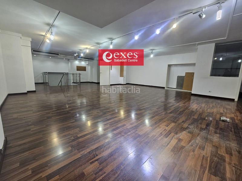 Foto eea1cdac-46ce-47bd-a3b5-a474ea67142d. Alquiler local comercial fantástico local en el centro al lado de plaça de làngel! en Sabadell