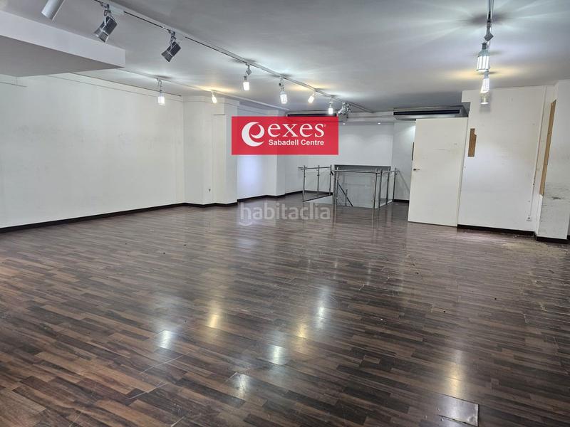 Foto fdb773f9-2874-4d00-a391-4ef06f09e500. Alquiler local comercial fantástico local en el centro al lado de plaça de làngel! en Sabadell