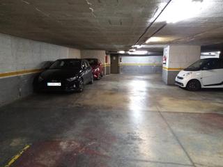 Lloguer Aparcament cotxe a Centre. Parking al lado de la via massagué y plaça dones del tèxtil!