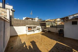 Casa a Els Merinals. Casa en venta de 4 habitaciones con patio!