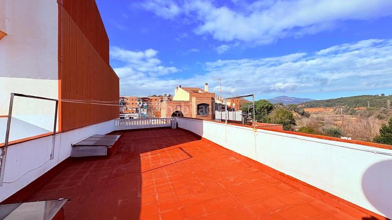 Foto 3e8ba292-2b93-46cd-904e-375d3d2e17ff. Casa a schiera con riscaldamento parcheggio in Can Puiggener Sabadell
