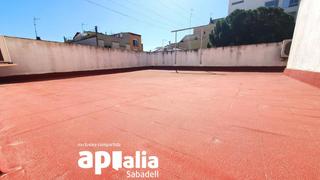 Casa a Eixample. Fantástica casa de 4 habitaciones en zona eixample!