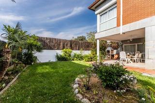 Chalet à Castellarnau. Magnífica casa a 4 vientos en castellarnau!