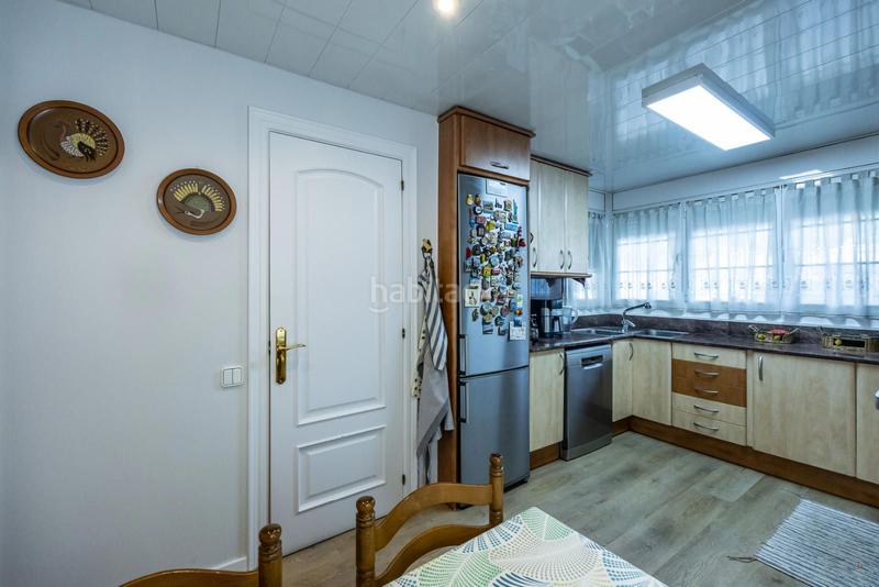 Foto 4e8572a0-b185-4fb9-a2de-f302d7594135. Casa adosada exclusiva casa adosada cantonera al lado del parc catalunya! en Sabadell