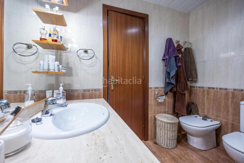 Foto c6dd47cd-0ea5-4c00-9944-edad98b657be. Casa adosada exclusiva casa adosada cantonera al lado del parc catalunya! en Sabadell