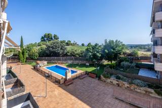 Piso en Castellarnau. Piso en castellarnau de 3 hbs con parking y trastero incluidos!