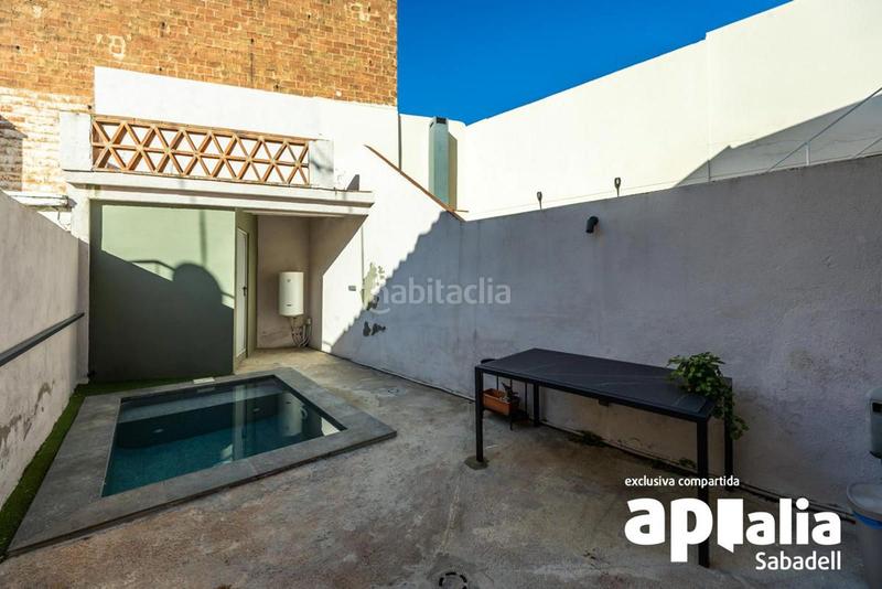 Foto 696c1897-6f74-4d6b-8ad9-aeaffafba0ef. Casa  con piscina privada de 3 habitaciones! en Sabadell
