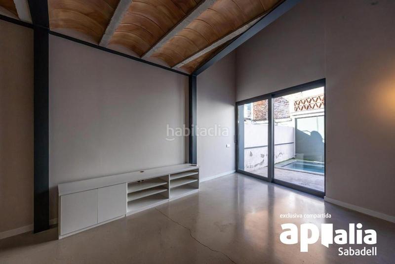 Foto c8274f0a-0351-488d-9f4a-17bf88766f2c. Casa  con piscina privada de 3 habitaciones! en Sabadell