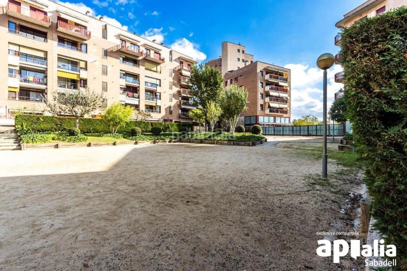 Foto 587d22de-f01f-4618-a338-a7d367ff30ee. Pis amb calefacció aparcament piscina a Campoamor Sabadell
