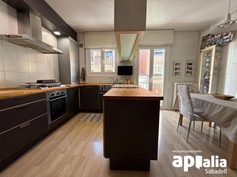 Foto f0ea8df8-8964-4239-a030-ee64d48f5e73. Casa amb calefacció aparcament a Creu Alta Sabadell