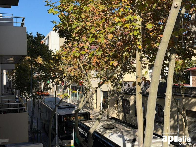 Foto cbcc8611-530f-435d-aa45-86b64ff730c8. Zweistöckige wohnung in Creu Alta Sabadell