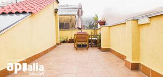 Casa adossada a Eixample. Exclusiva casa adosada en la zona del eixample!