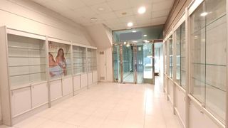 Lloguer Local Comercial a Centre. Magnífico local comercial en pleno centro!