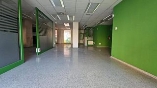 Lloguer Local Comercial a Poble Nou. Magnífico local al lado estación renfe centro y autobuses!