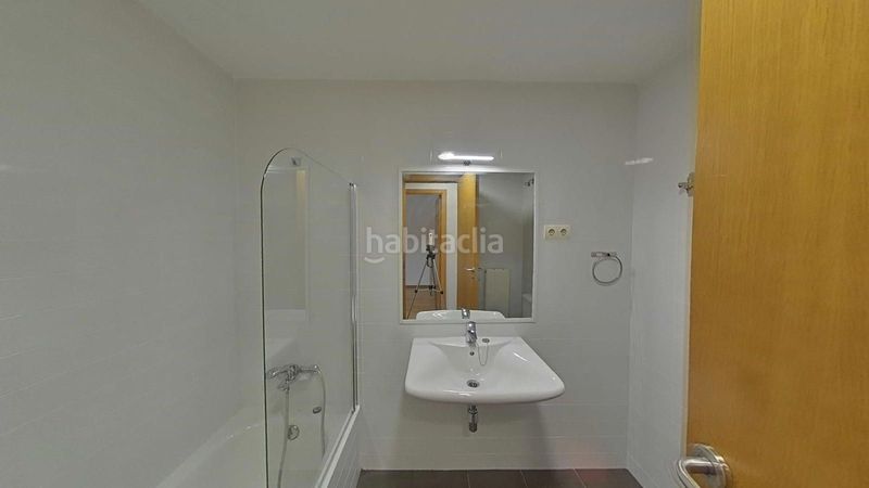 Foto 1784f9b1-bbbb-45fa-b534-37c0bd0e8337. Pis amb calefacció aparcament a Creu de Barberà Sabadell