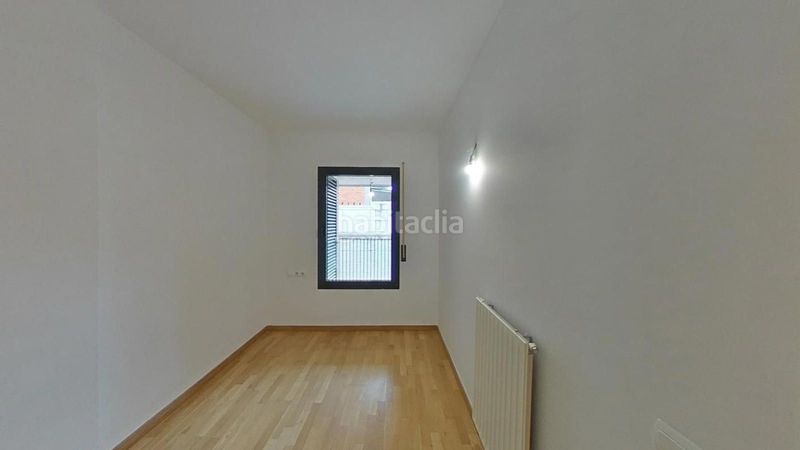 Foto 400b1464-dab2-42af-bc1e-7b9ae4d1e60d. Pis amb calefacció aparcament a Creu de Barberà Sabadell