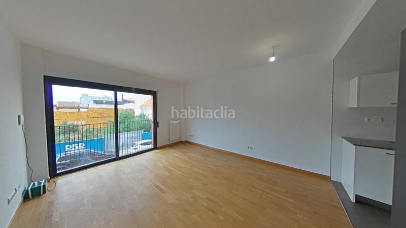 Foto af1eb4ad-1a2a-4e03-85fc-1fa3dbd85078. Pis amb calefacció aparcament a Creu de Barberà Sabadell