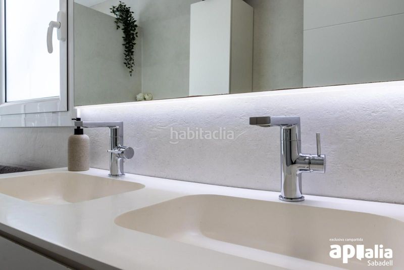 Foto c9b3a5bc-6371-4293-85a8-c50c8b282553. Casa amb calefacció aparcament a Gràcia Sabadell