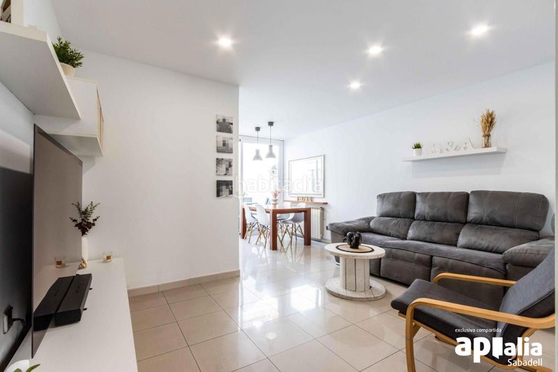 Foto f42af4d8-887f-4807-80b5-1f21e53cfb0b. Casa amb calefacció aparcament a Gràcia Sabadell