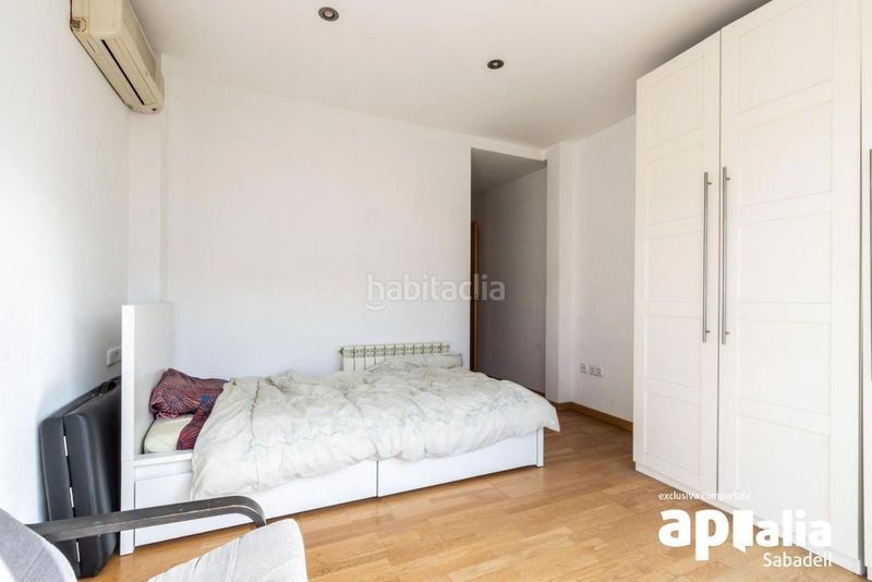 Foto 70de79aa-f521-4898-8bac-93ce06425dd3. Casa amb calefacció aparcament a Gràcia Sabadell