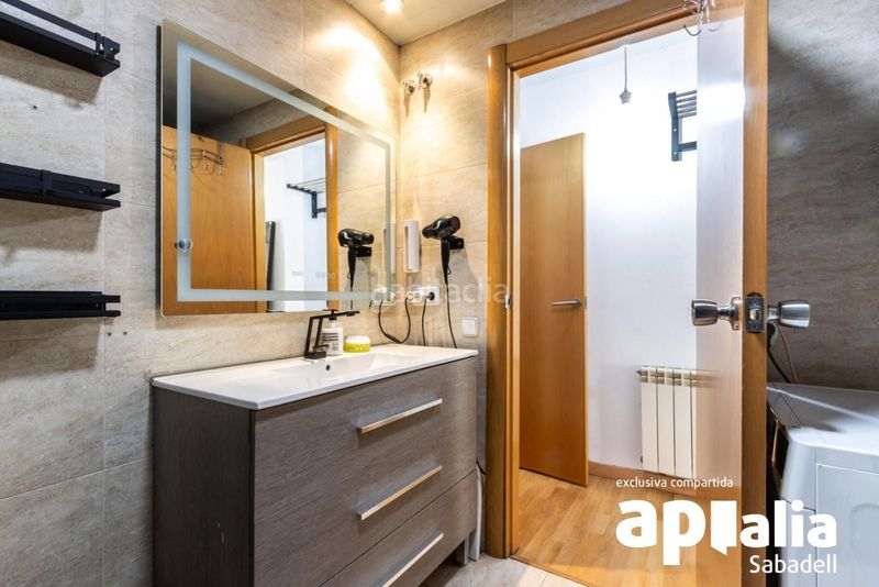 Foto a50967f8-1d1e-4033-81a7-abf3baea256d. Casa amb calefacció aparcament a Gràcia Sabadell