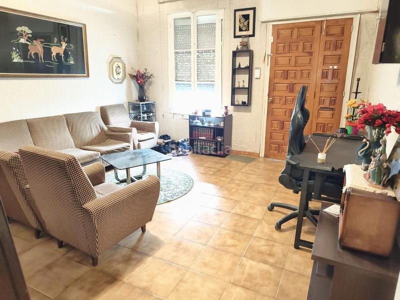 Foto bbbbd244-4d00-4356-83a4-dfe4da475dae. Casa amb aparcament a Covadonga Sabadell
