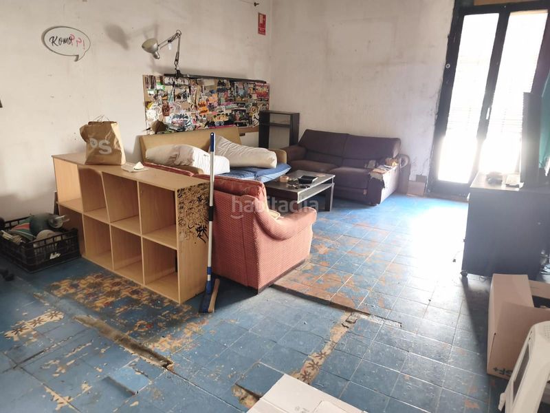 Foto d5dbd878-b722-454e-96c1-3497f6853599. Casa amb aparcament a Covadonga Sabadell