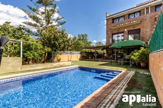 Casa a Eixample - Can Bogunyà. Exclusiva casa cantonera en una de las mejores zonas de castella