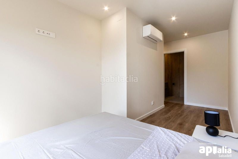 Foto 104ad4df-1173-433d-a3ac-8bdbe7b20239. Casa a Centre Sabadell