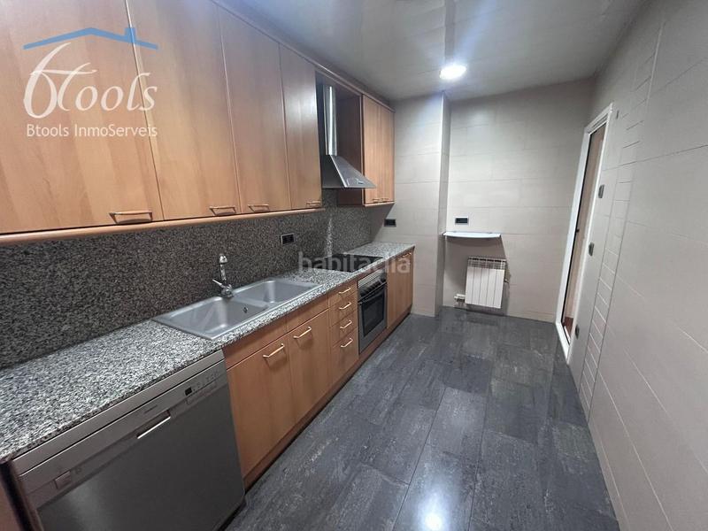 Foto 6c69a0d4-523a-4308-bced-13dd9d16f81e. Etagenwohnung mit heizung parking in Can Clos-Pinetons Ripollet