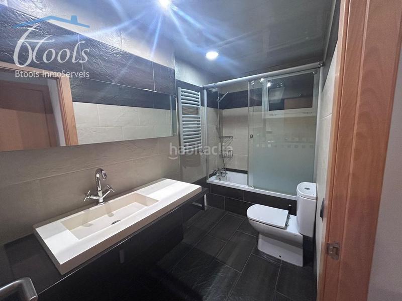 Foto b591988a-db54-4e1e-b307-8c3667ed495b. Etagenwohnung mit heizung parking in Can Clos-Pinetons Ripollet