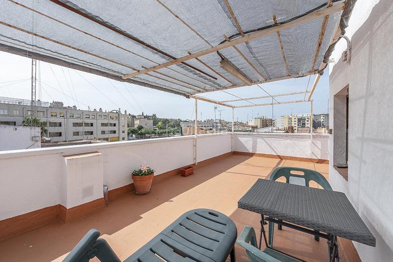 Foto 4c1aea31-0fd6-4ad8-85b1-f5f8ddd91784. Piso gran piso de 4 dormitorios con 2 baños de 150 m2 ciudad. en Tarragona