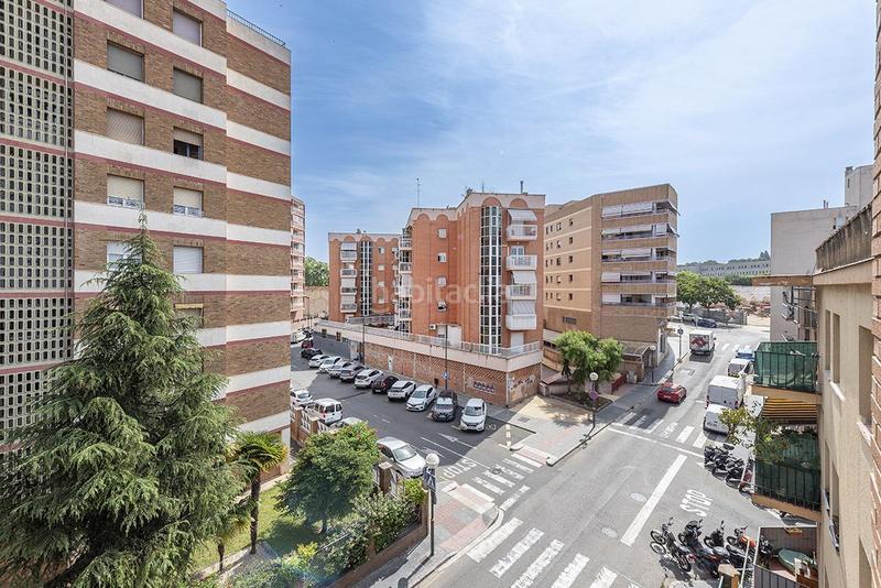 Foto 9d5a3a1c-580d-441e-b909-f98c0b06876a. Piso gran piso de 4 dormitorios con 2 baños de 150 m2 ciudad. en Tarragona