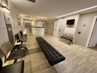 Local commercial  De ramón y cajal. Clínica montada para consulta médica en planta entresuelo.