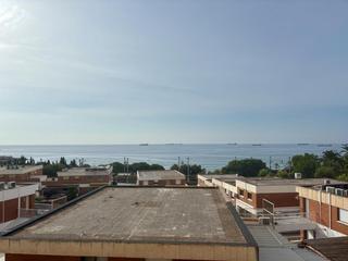 Lloguer Pis  Carrer robert d'aguiló. Alquilamos vivienda de 3 dormitorios, 2 baños con vistas al mar,