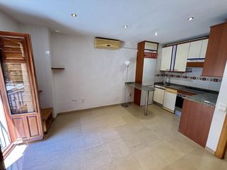 Etagenwohnung  De cuirateries. Piso de 2 dormitorios con ascensor en part alta.