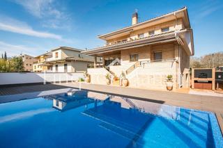 Casa a Banyoles. Fantàstic xalet en venda  aprop de l'estany